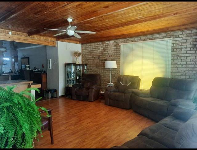 4 BEDROOM HOUSE FOR SALE IN SASOLBURG EXT 4